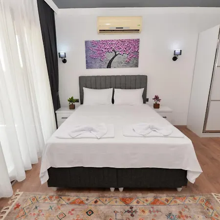 Lorenza Vila Fethiye